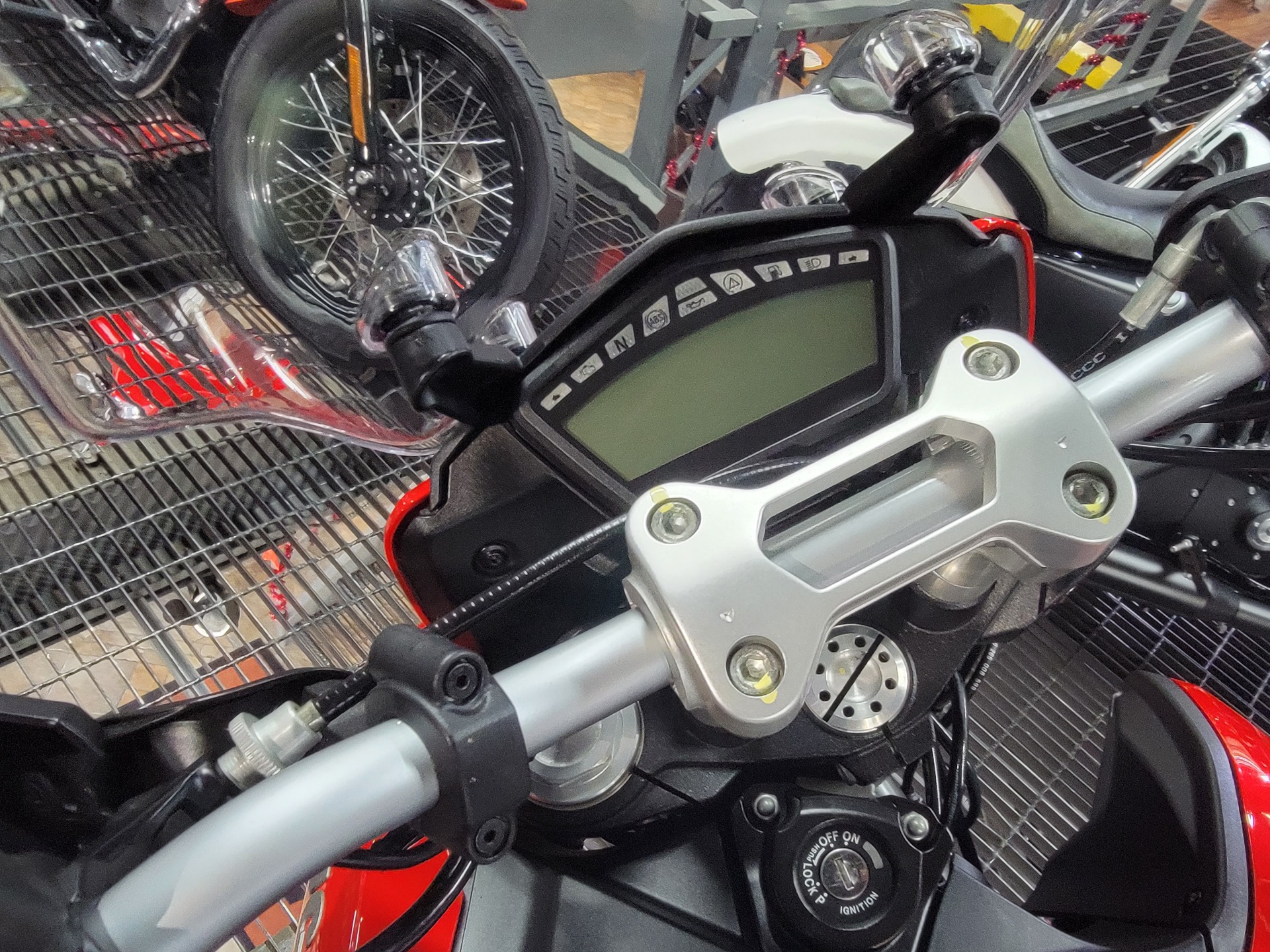 2016 Ducati Hyperstrada 939 in Monroe, Michigan - Photo 5