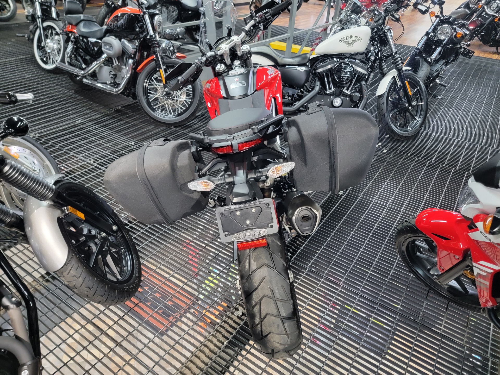 2016 Ducati Hyperstrada 939 in Monroe, Michigan - Photo 10
