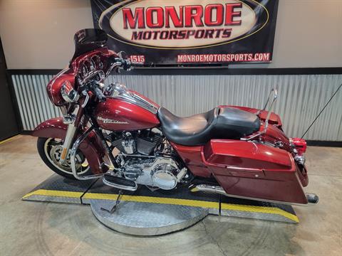 2009 Harley-Davidson Street Glide® in Monroe, Michigan - Photo 2