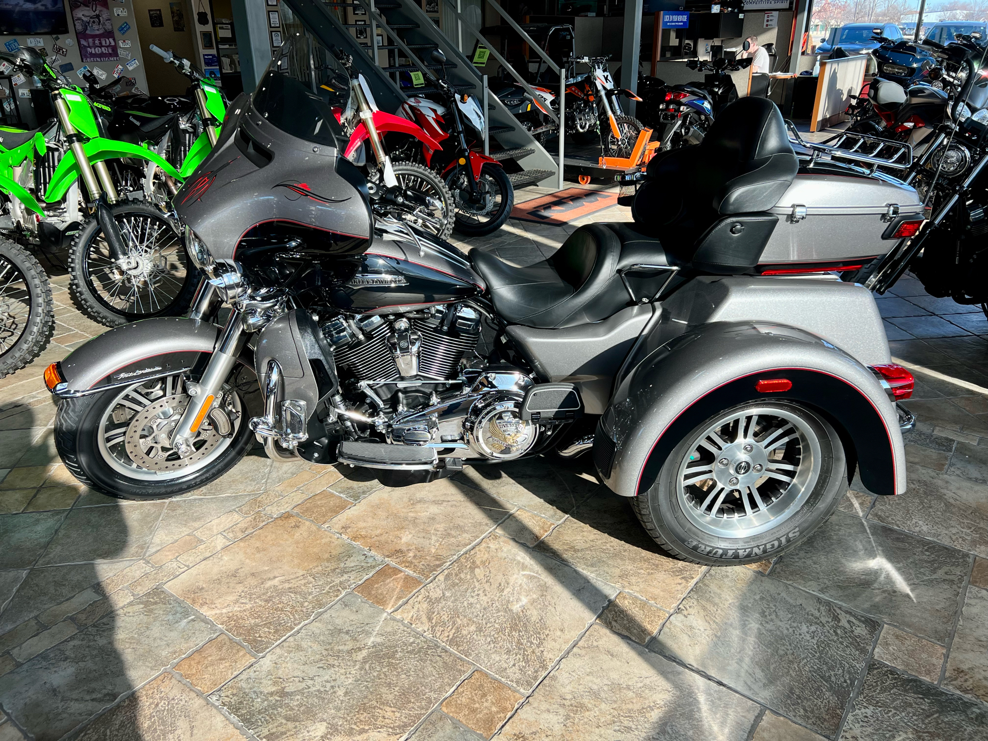 2017 Harley-Davidson Tri Glide® Ultra in Monroe, Michigan - Photo 9