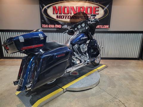 2012 Harley-Davidson Street Glide® in Monroe, Michigan - Photo 9