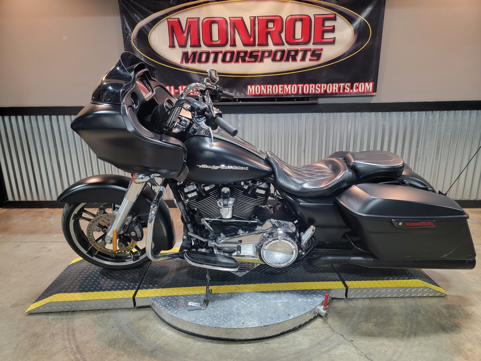 2017 Harley-Davidson Road Glide® Special in Monroe, Michigan - Photo 7