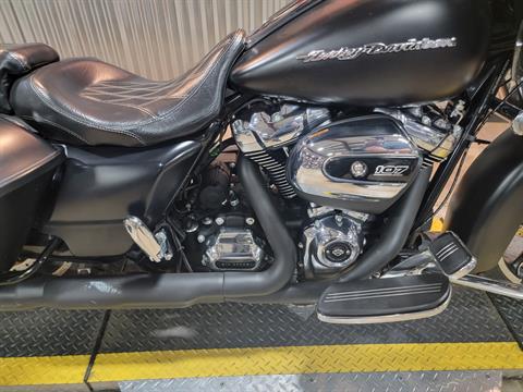 2017 Harley-Davidson Road Glide® Special in Monroe, Michigan - Photo 8