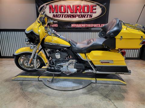 2012 Harley-Davidson CVO™ Ultra Classic® Electra Glide® in Monroe, Michigan - Photo 2