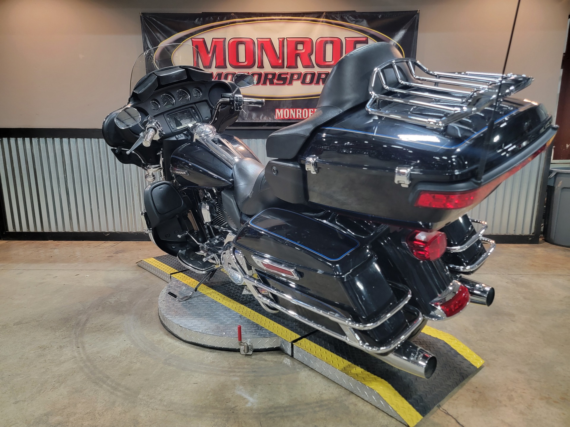 2014 Harley-Davidson Electra Glide® Ultra Classic® in Monroe, Michigan - Photo 4