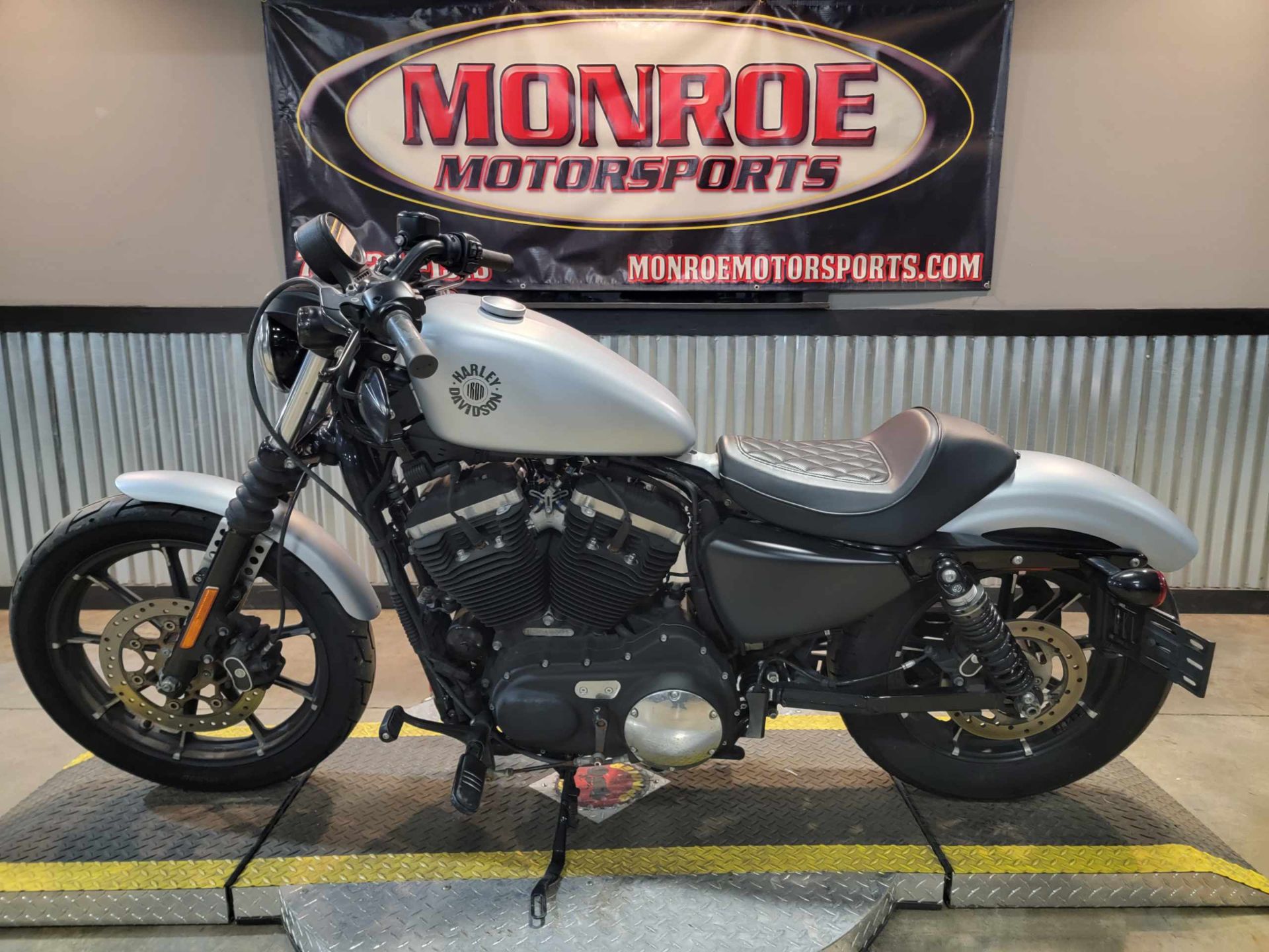 2020 Harley-Davidson Iron 883™ in Monroe, Michigan - Photo 3