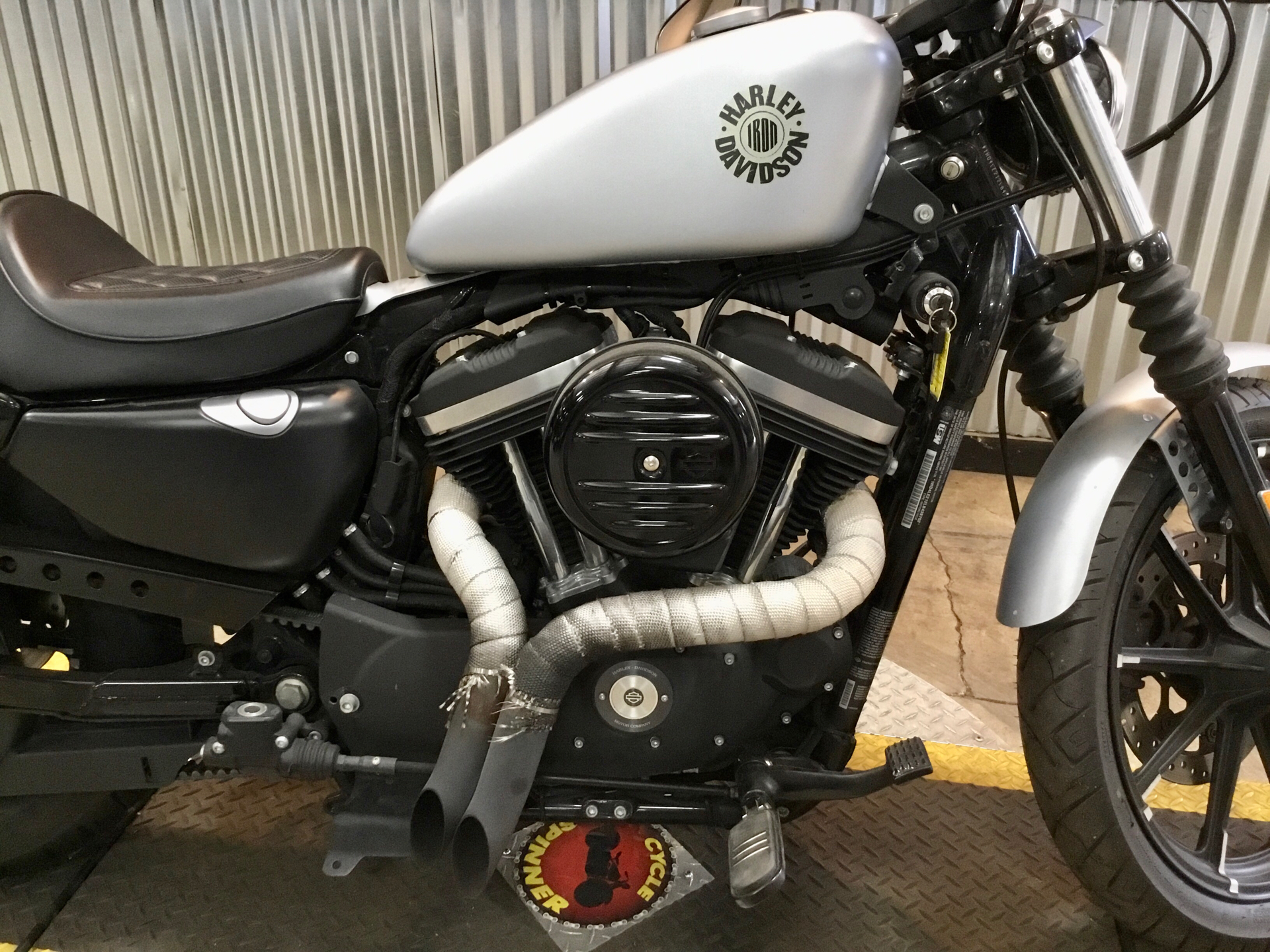 2020 Harley-Davidson Iron 883™ in Monroe, Michigan - Photo 9