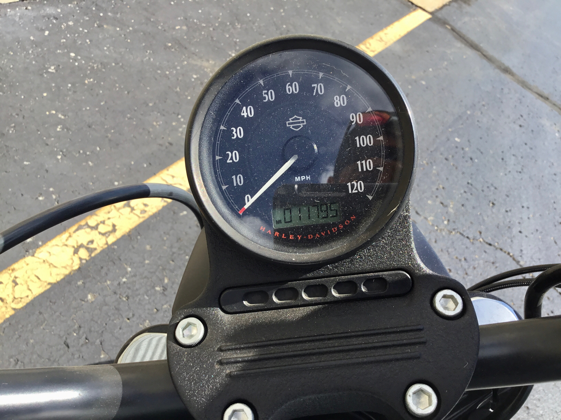 2020 Harley-Davidson Iron 883™ in Monroe, Michigan - Photo 14