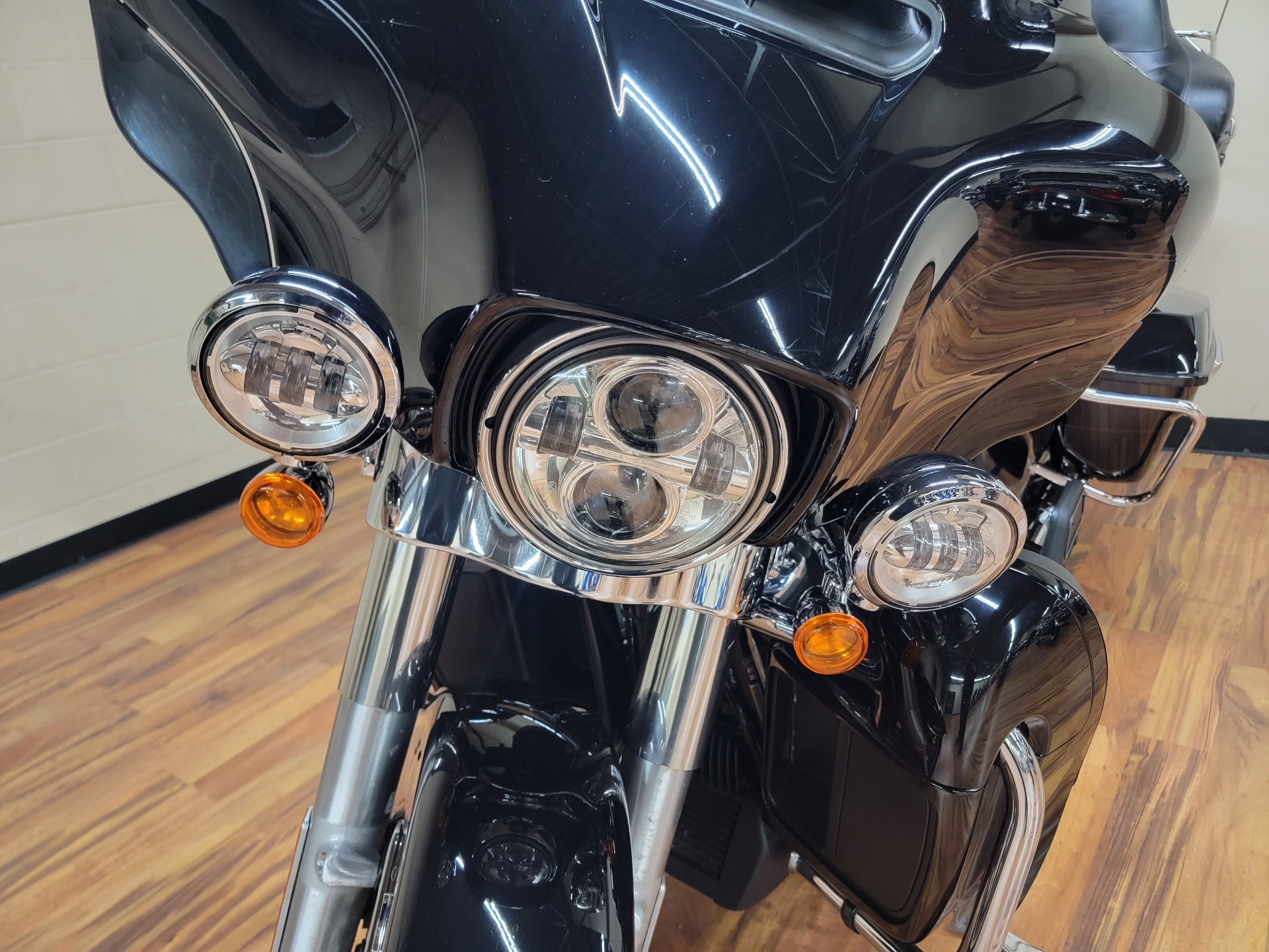 2018 Harley-Davidson Electra Glide® Ultra Classic® in Monroe, Michigan - Photo 2