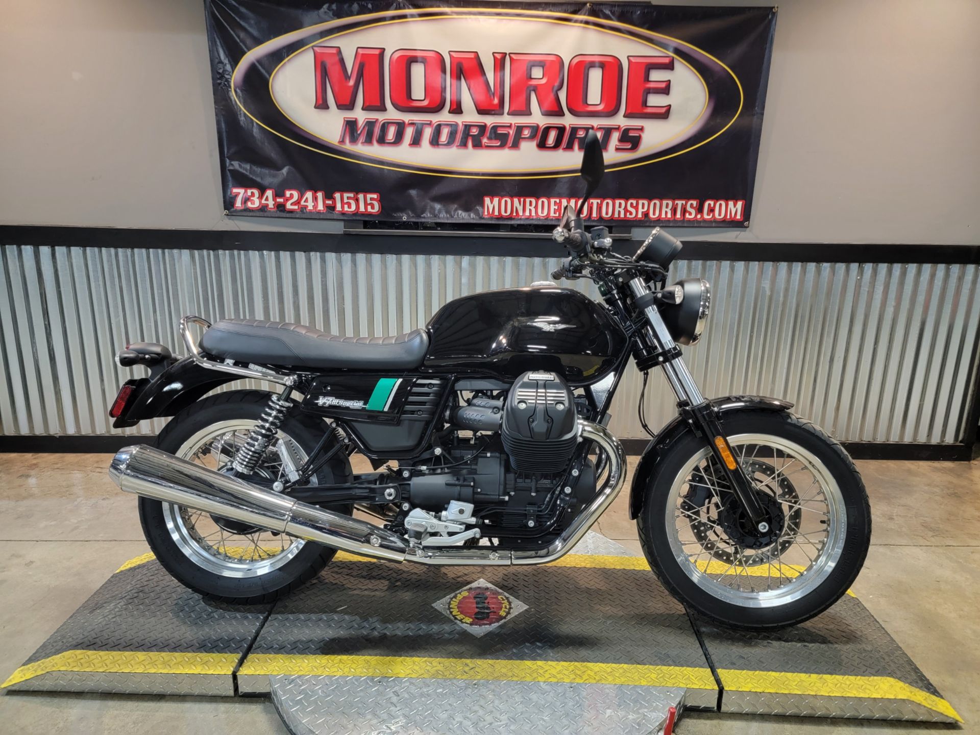 2017 Moto Guzzi V7 III Special ABS in Monroe, Michigan - Photo 2