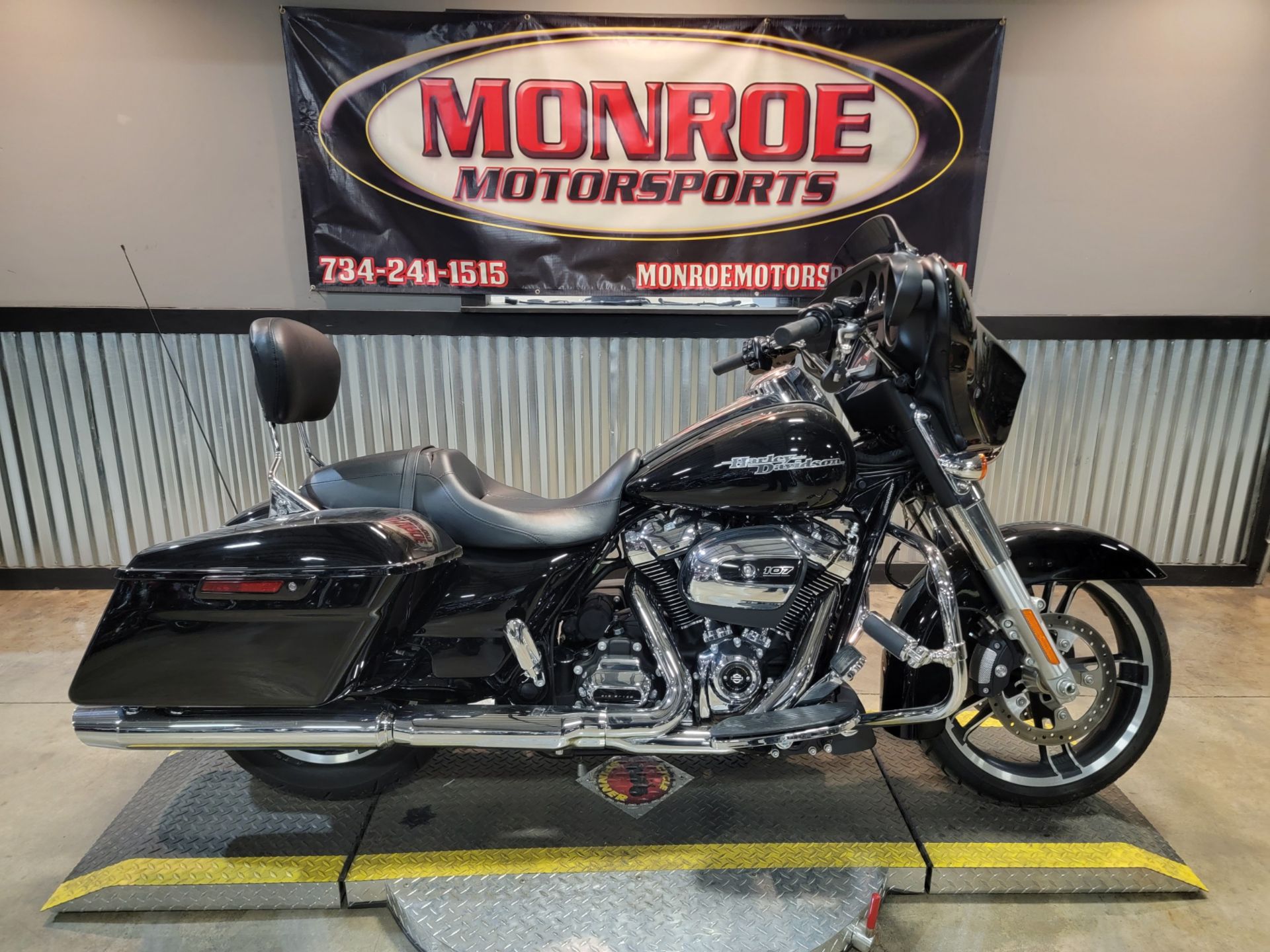 2018 Harley-Davidson Street Glide® in Monroe, Michigan - Photo 30