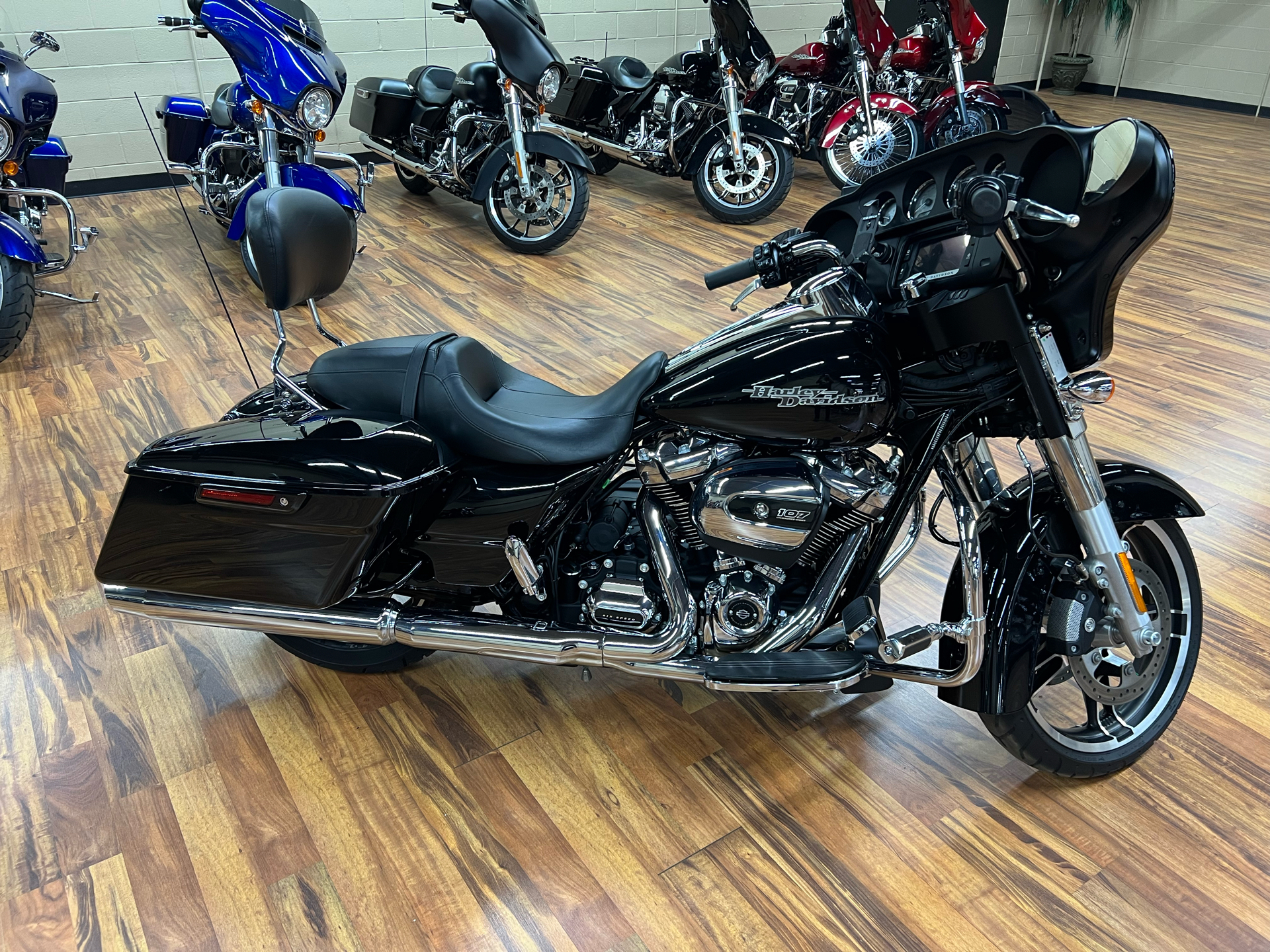 2018 Harley-Davidson Street Glide® in Monroe, Michigan - Photo 2