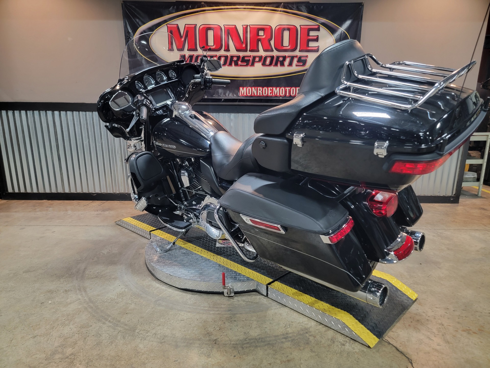 2015 Harley-Davidson Ultra Limited in Monroe, Michigan - Photo 2