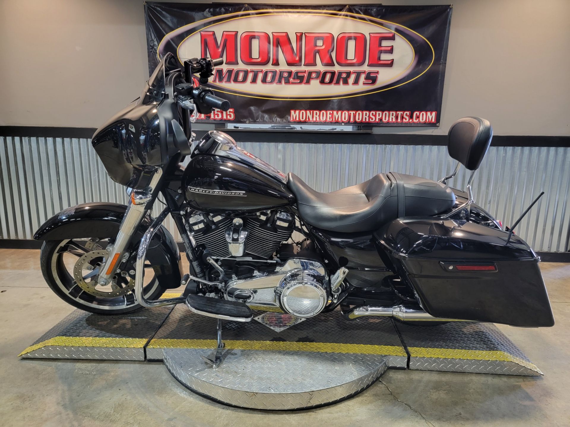 2019 Harley-Davidson Street Glide® in Monroe, Michigan - Photo 2