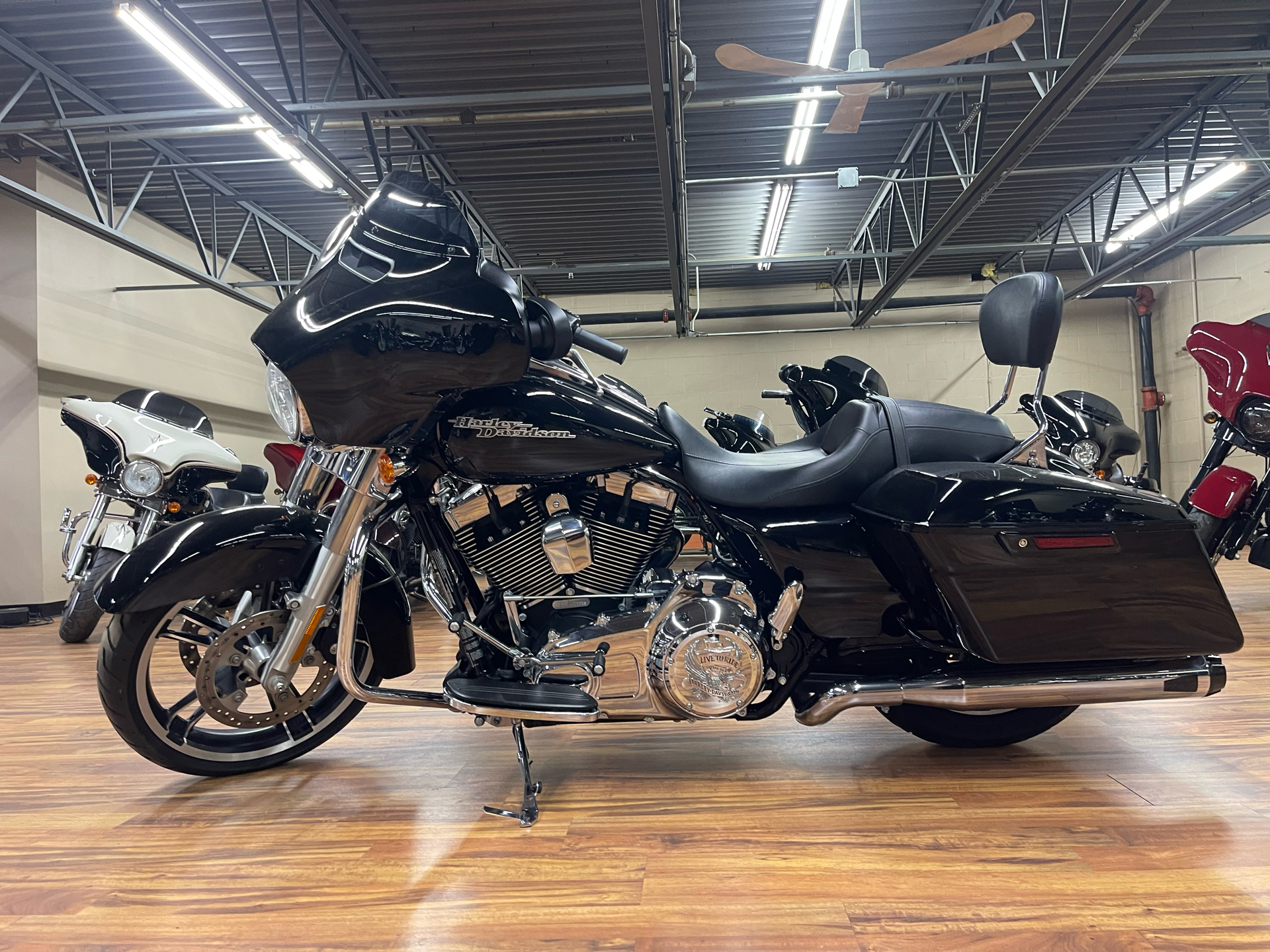 2016 Harley-Davidson Street Glide® in Monroe, Michigan - Photo 3