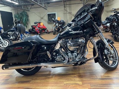 2016 Harley-Davidson Street Glide® in Monroe, Michigan - Photo 11