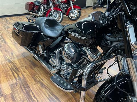 2015 Harley-Davidson Electra Glide® Ultra Classic® in Monroe, Michigan - Photo 3