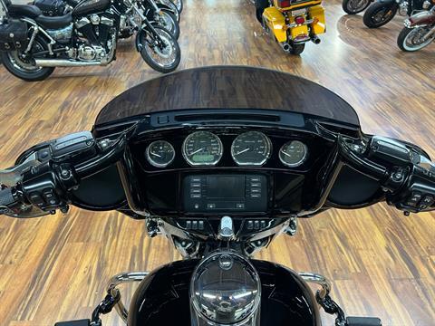 2015 Harley-Davidson Electra Glide® Ultra Classic® in Monroe, Michigan - Photo 17