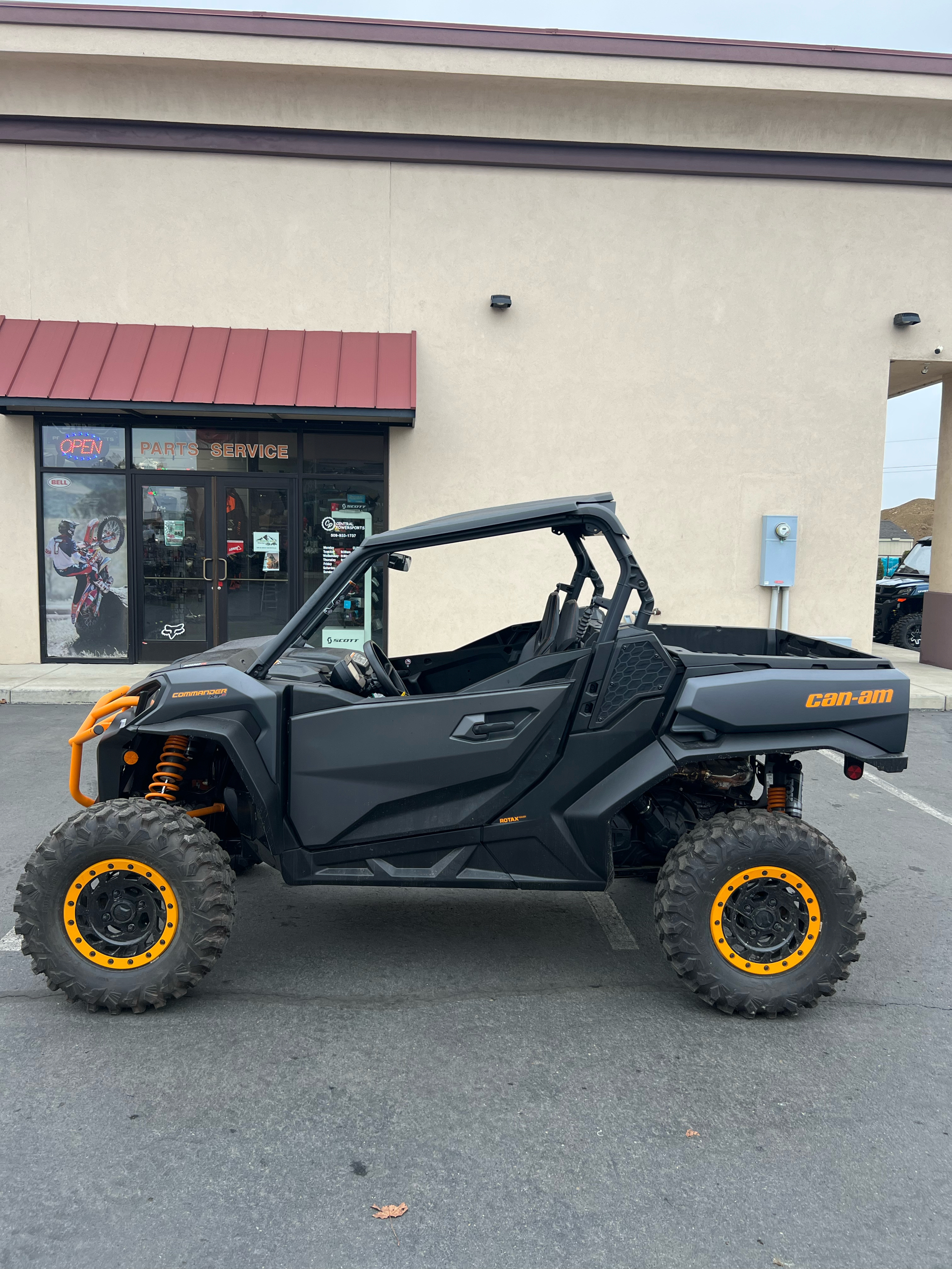 Can-Am Commander XT-P Image