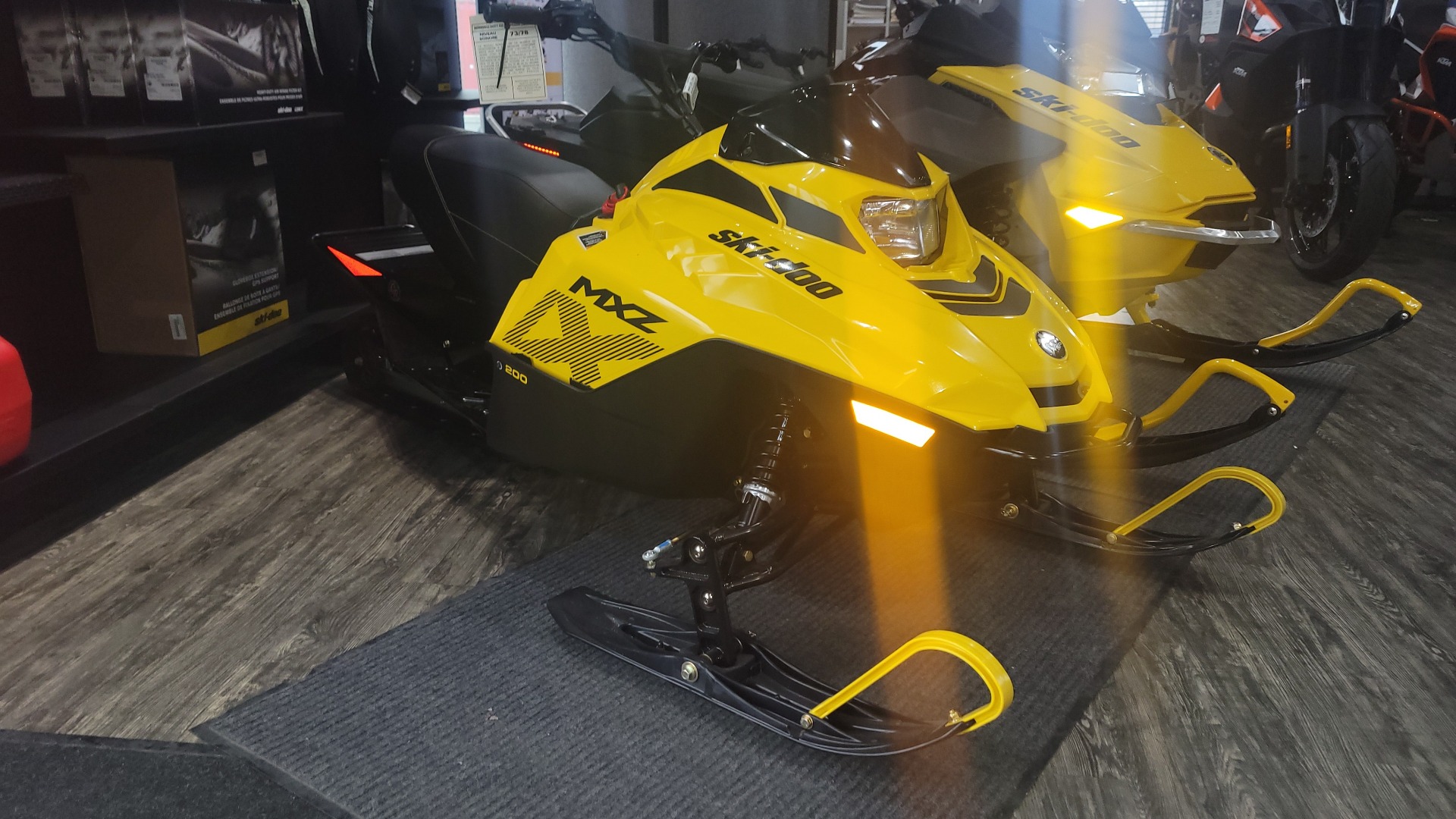 Ski-Doo MXZ 200 ES Cobra Image