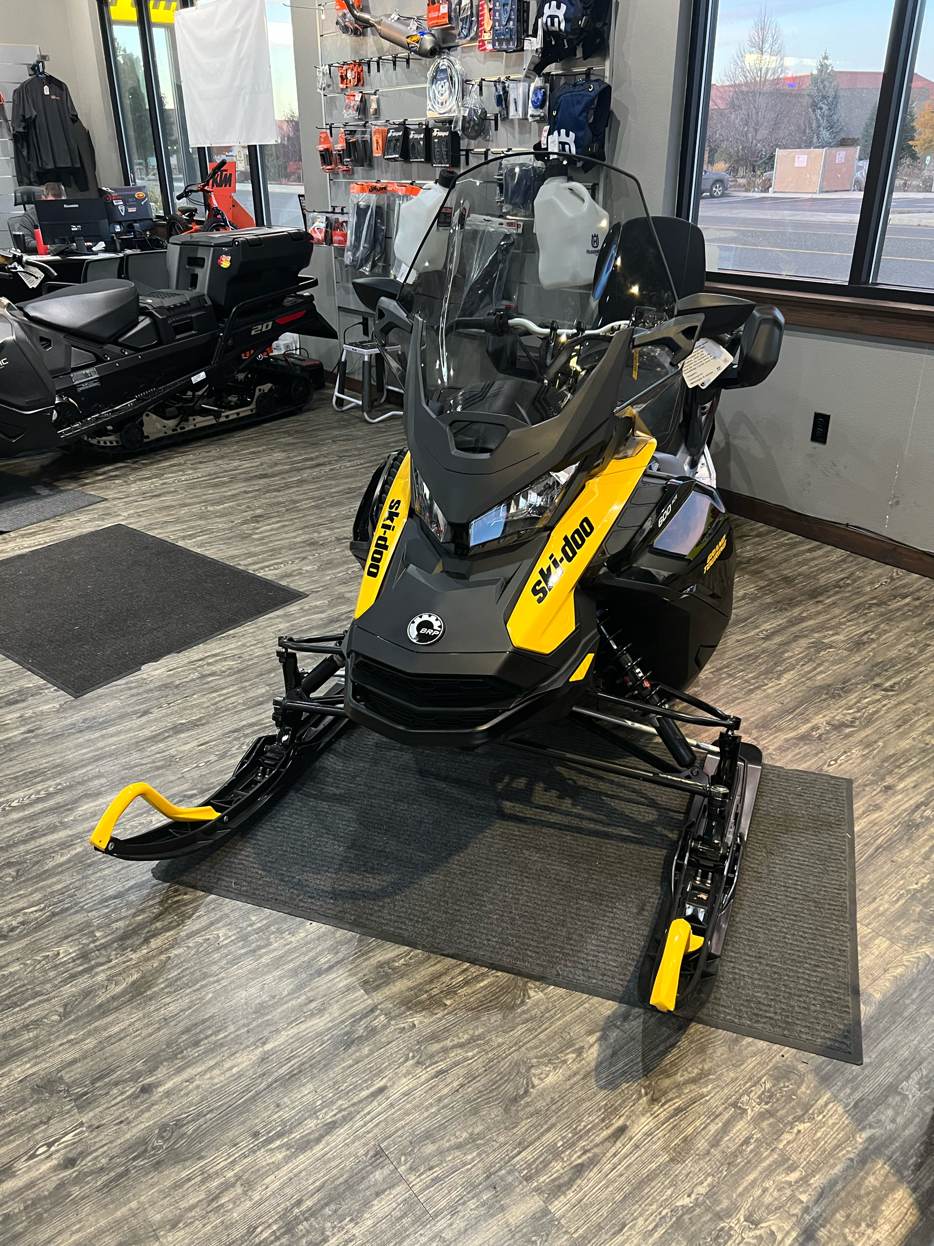 Ski-Doo Grand Touring Sport 600 ACE ES Silent Track II Image