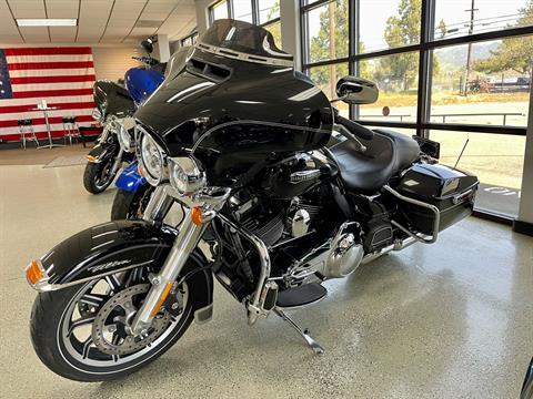 2016 Harley-Davidson Electra Glide® Ultra Classic® in Ukiah, California - Photo 2