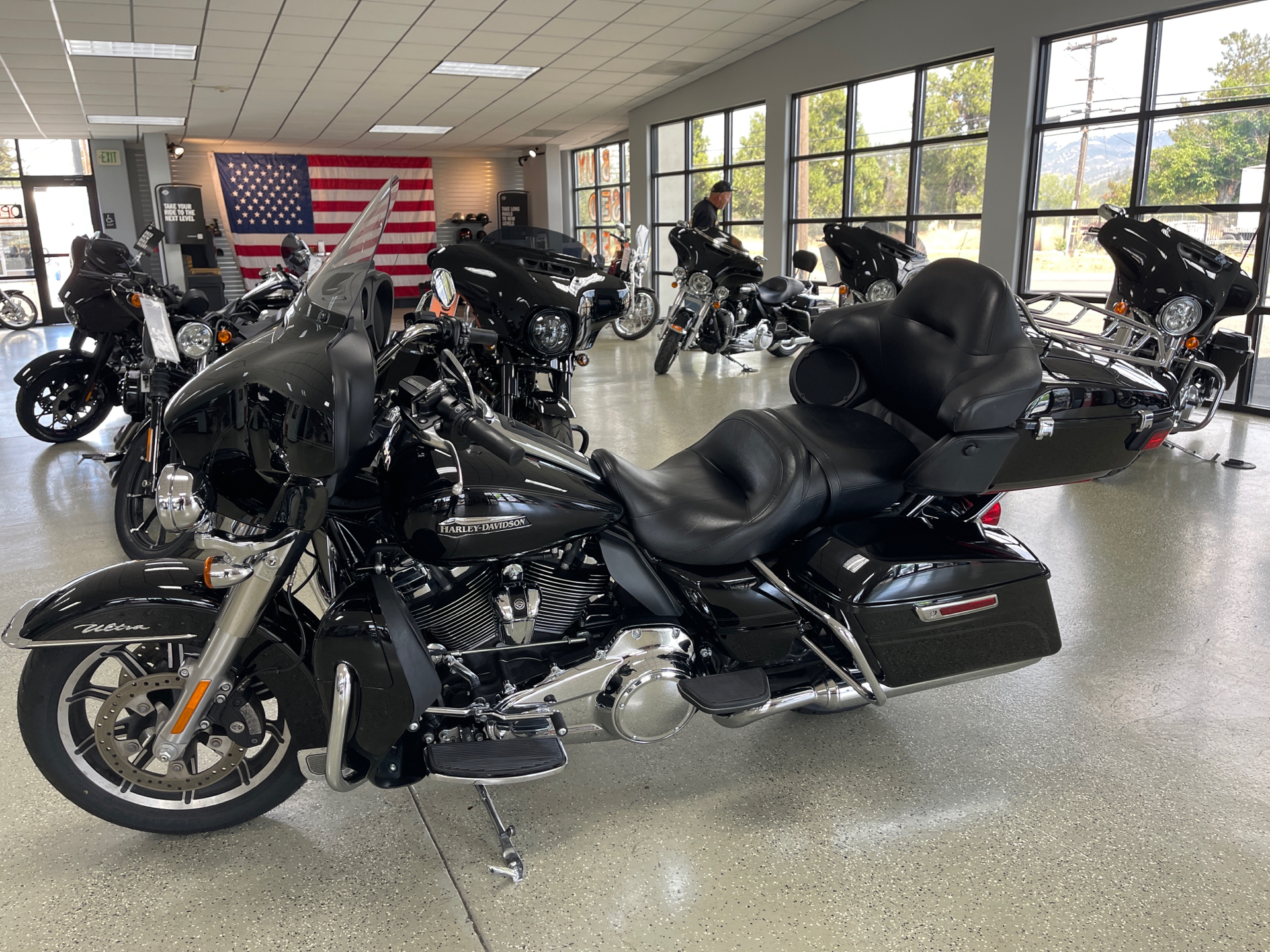 2019 Harley-Davidson Electra Glide® Ultra Classic® in Ukiah, California - Photo 2