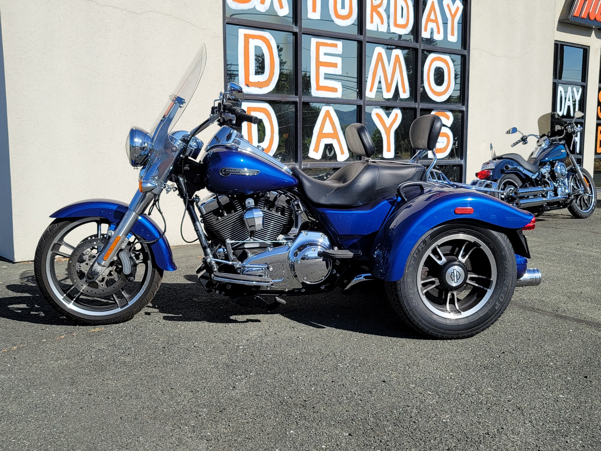 2015 Harley-Davidson Freewheeler™ in Ukiah, California - Photo 2
