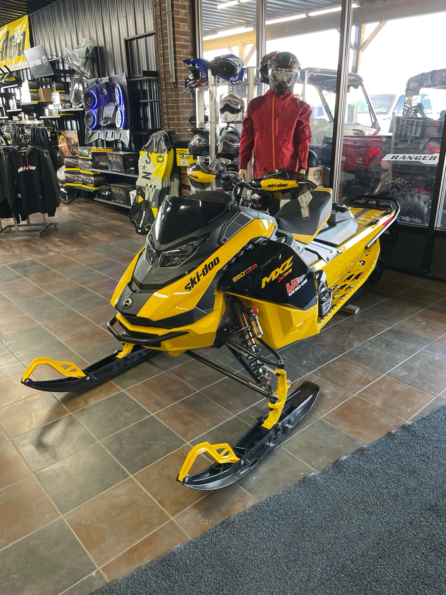 2024 Ski-Doo MXZ X-RS with Competition Package 850 E-TEC Turbo R SHOT Ripsaw II 2-Ply 1.25 in Mansfield, Pennsylvania - Photo 1