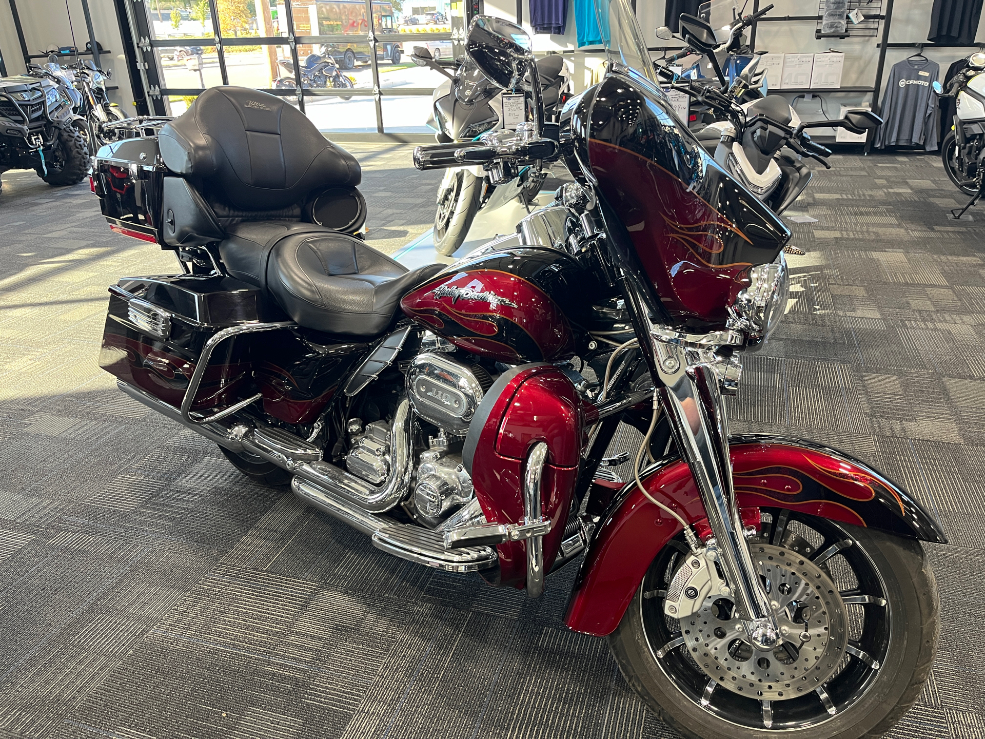 2011 Harley-Davidson CVO™ Ultra Classic® Electra Glide® in Bismarck, North Dakota - Photo 1