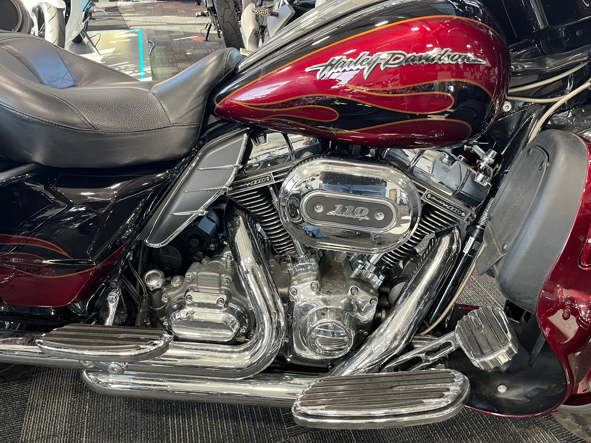 2011 Harley-Davidson CVO™ Ultra Classic® Electra Glide® in Bismarck, North Dakota - Photo 3