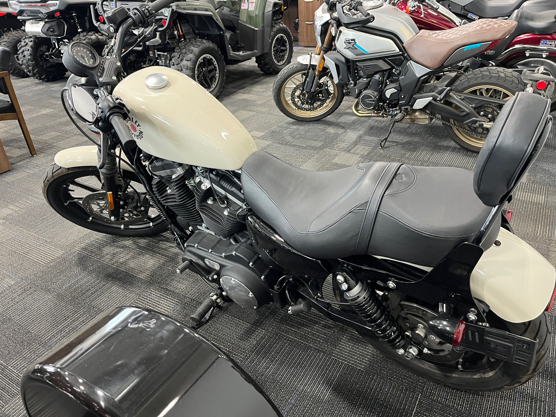 2022 Harley-Davidson Iron 883™ in Bismarck, North Dakota - Photo 4