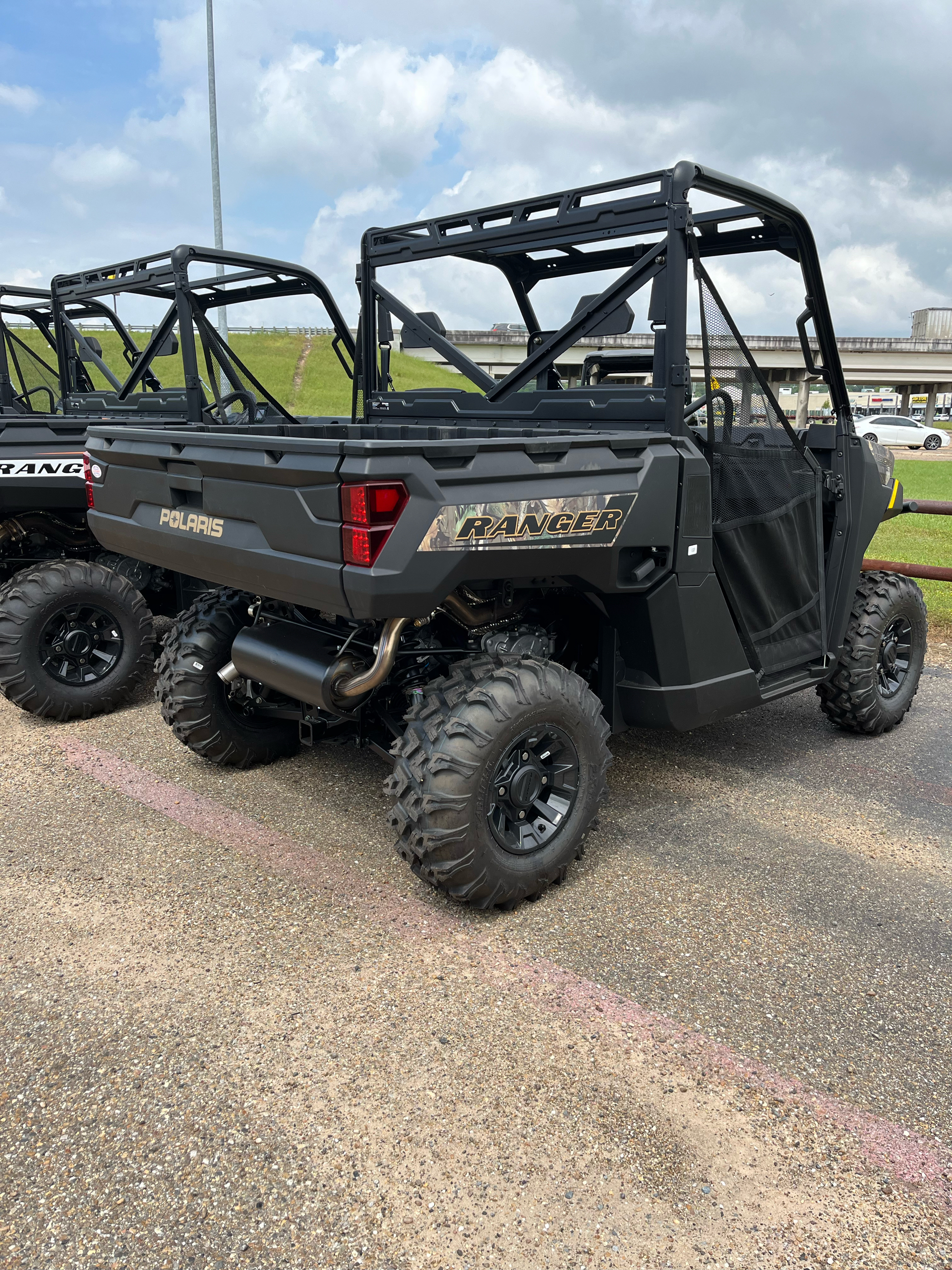 2024 Polaris Ranger 1000 Premium in Texarkana, Texas - Photo 2