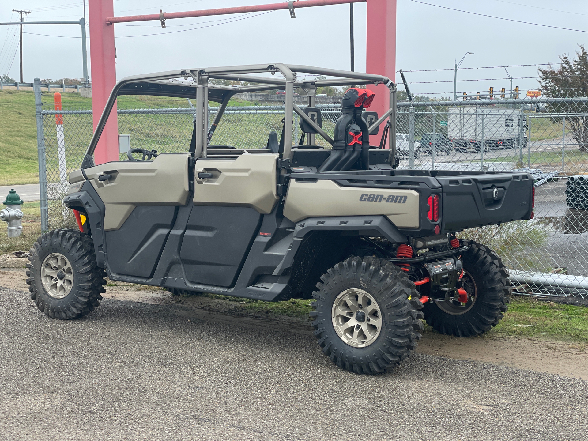 2023 Can-Am Defender Max X MR With Half Doors HD10 in Paris, Texas - Photo 2