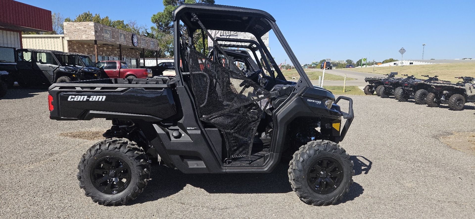 2025 Can-Am Defender XT HD10 in Paris, Texas - Photo 1