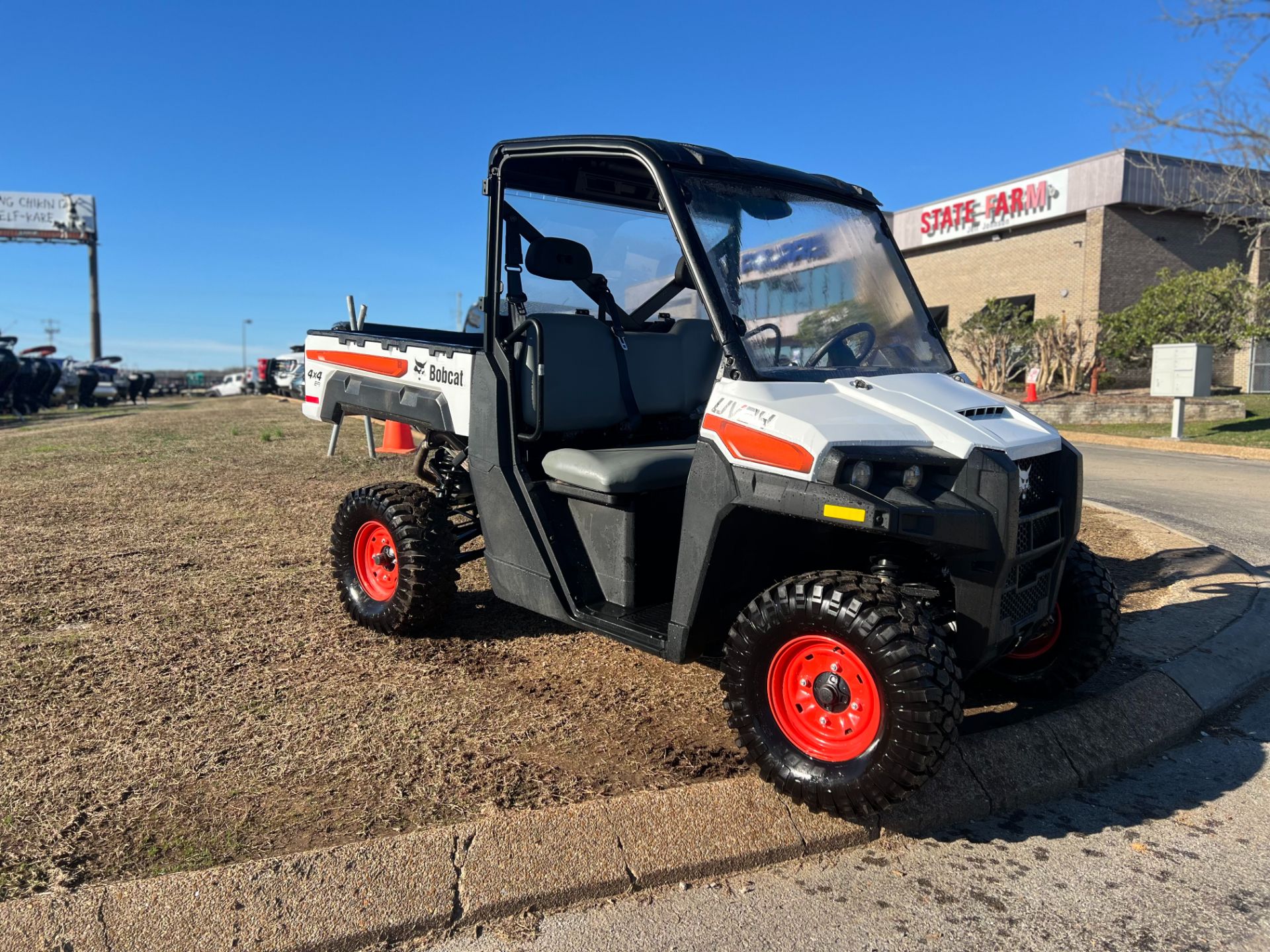 2023 Bobcat UV34 Gas in Ooltewah, Tennessee - Photo 4