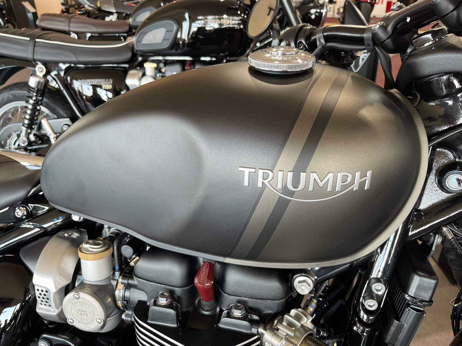 2023 Triumph Bonneville Bobber in Belle Plaine, Minnesota - Photo 2