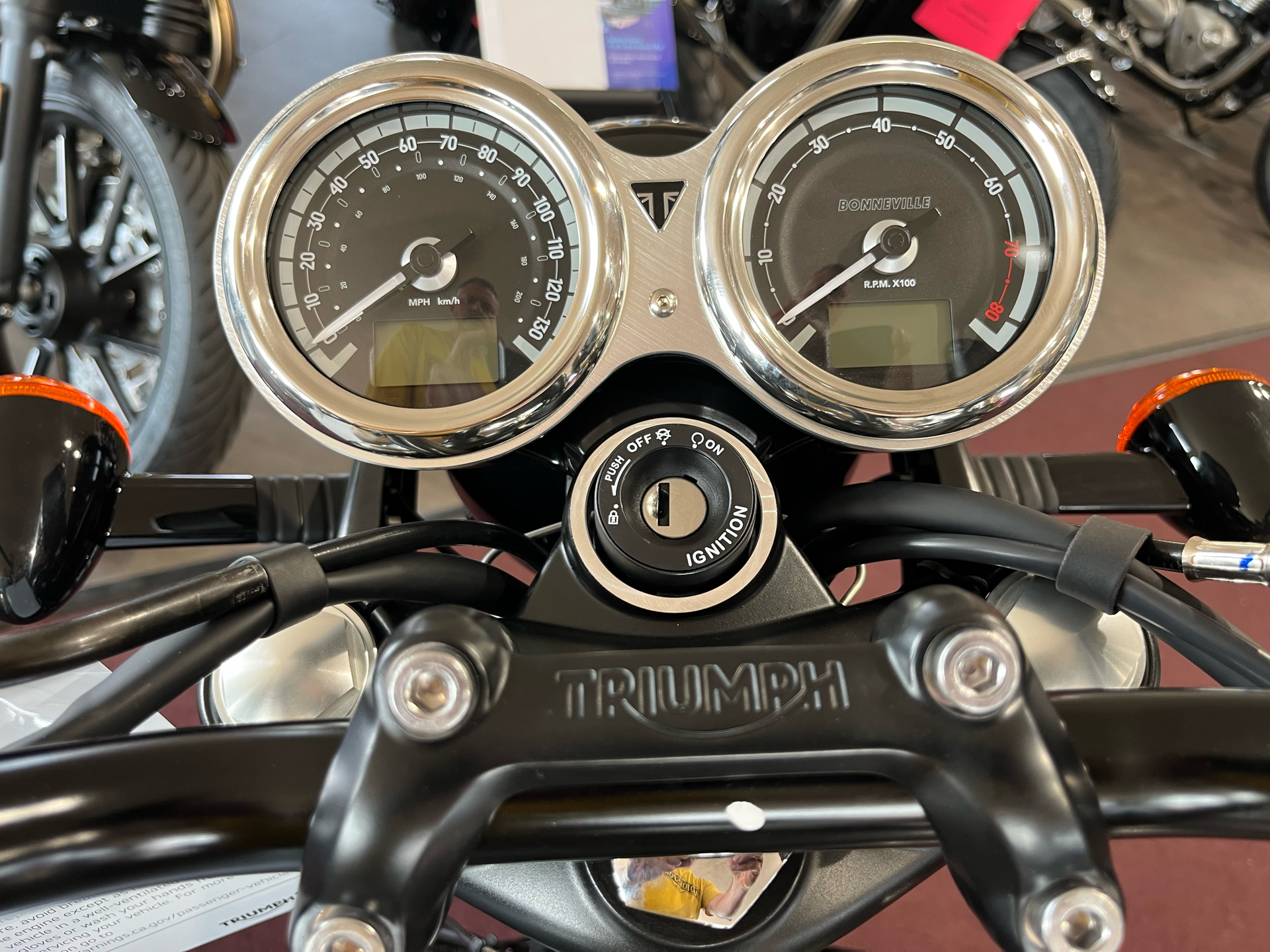 2024 Triumph Bonneville T120 Black in Belle Plaine, Minnesota - Photo 4