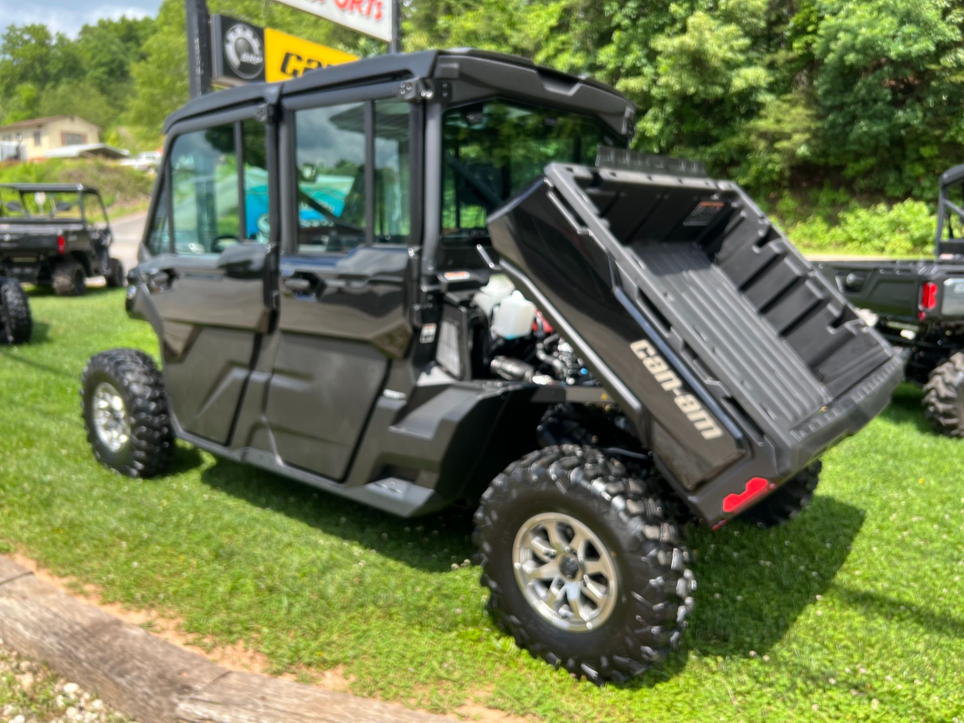 2024 Can-Am Defender MAX Lone Star CAB in Franklin, North Carolina - Photo 7