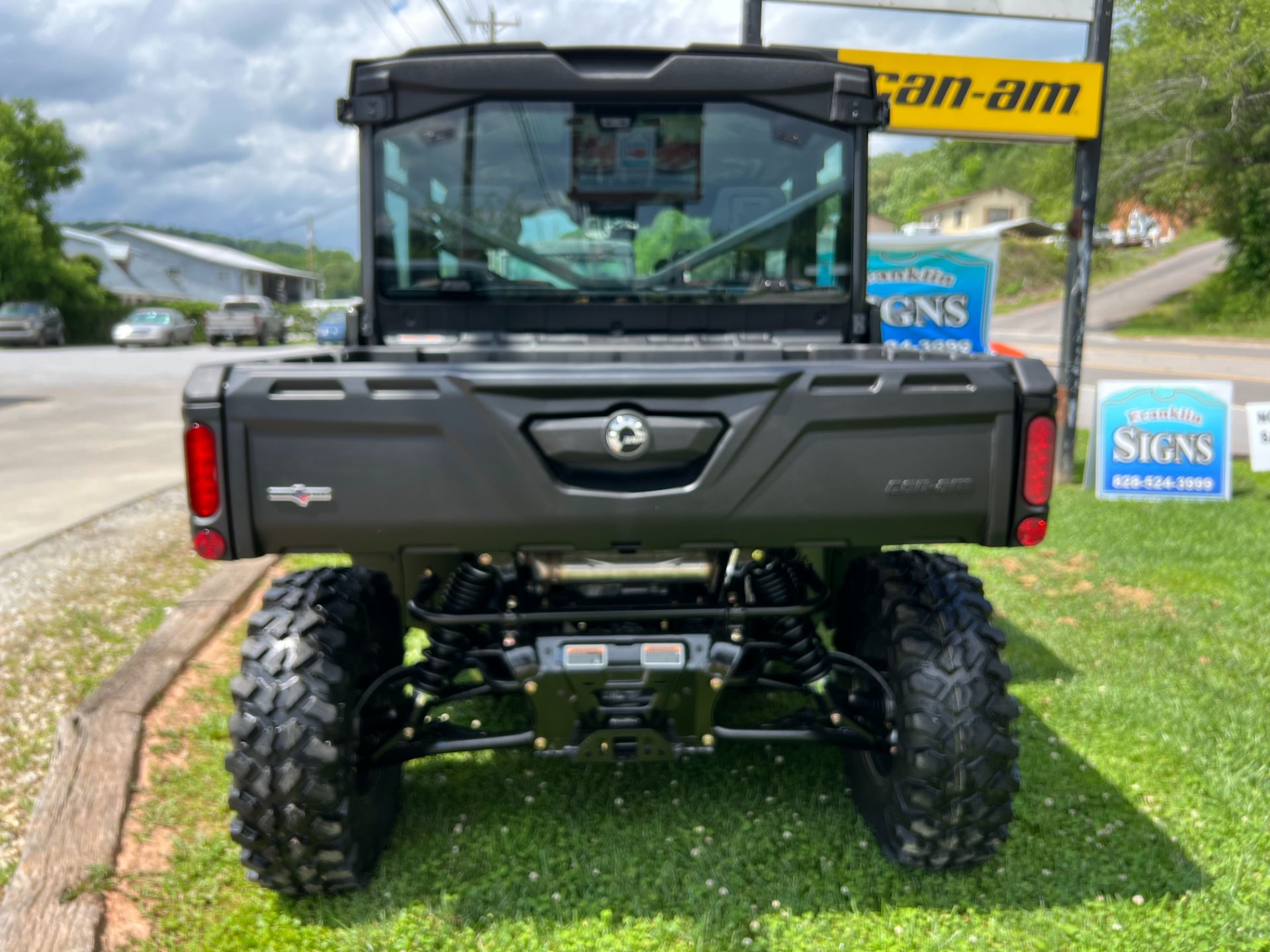 2024 Can-Am Defender MAX Lone Star CAB in Franklin, North Carolina - Photo 8