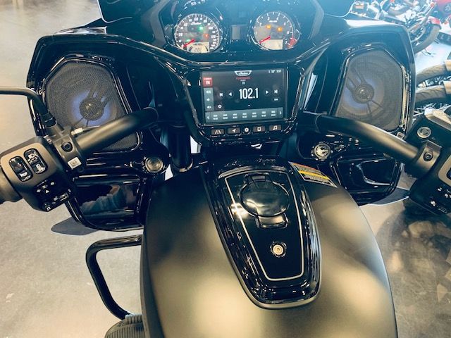 2024 Indian Motorcycle Challenger® Dark Horse® with PowerBand Audio Package in High Point, North Carolina - Photo 10
