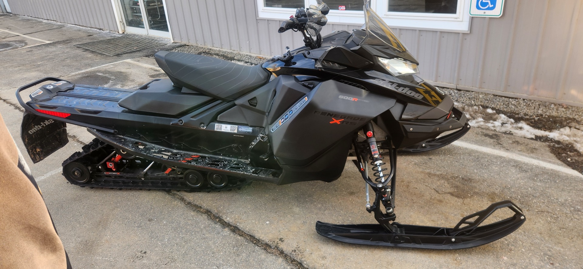 2022 Ski-Doo Renegade X-RS 600 E-TEC w/ Competition pkg. Ripsaw II 1.25 M.S. in Unity, Maine - Photo 3