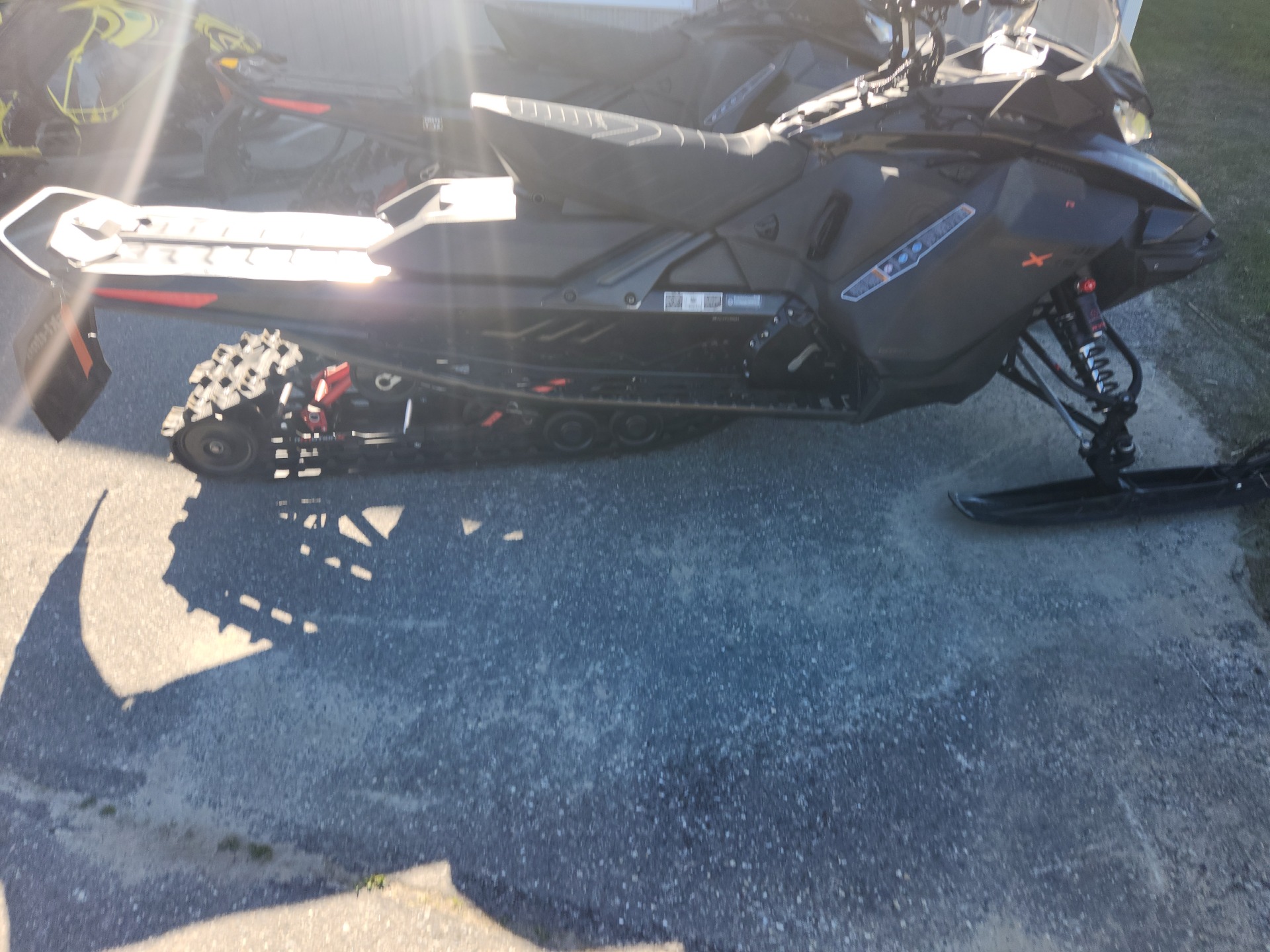2022 Ski-Doo Renegade X-RS 600 E-TEC w/ Competition pkg. Ripsaw II 1.25 M.S. in Unity, Maine - Photo 1