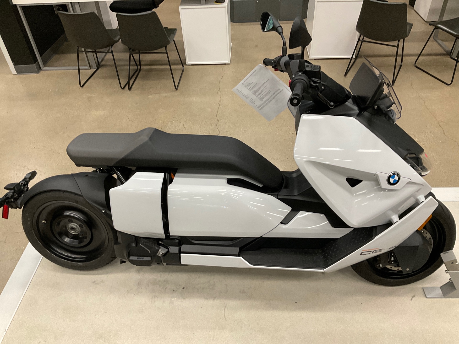 2022 BMW CE 04 in Middletown, Ohio - Photo 1