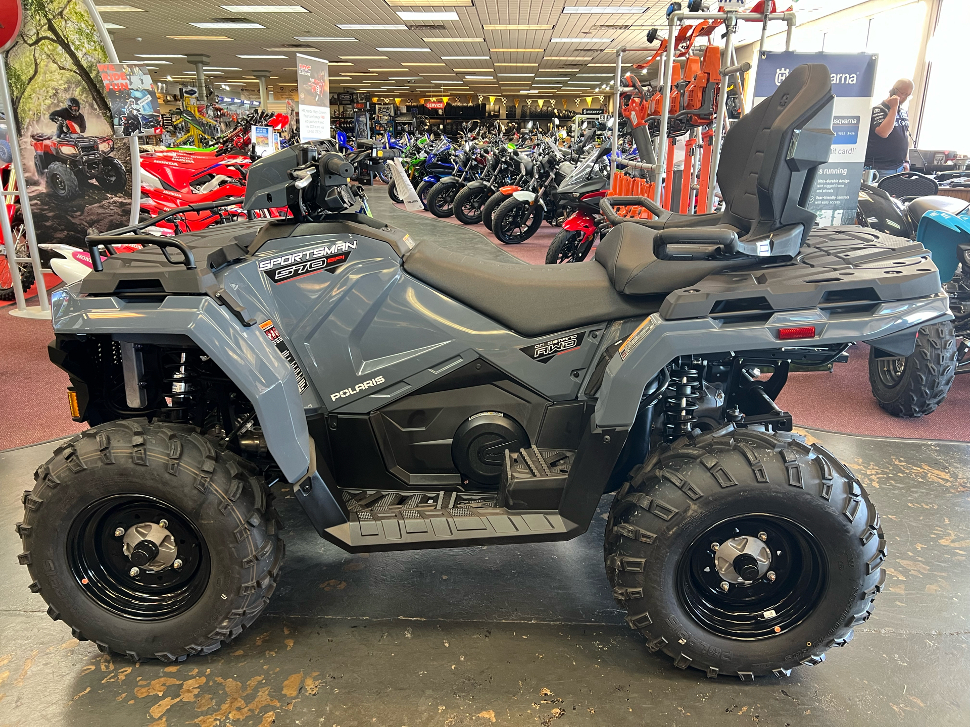 2025 Polaris Sportsman Touring 570 EPS in Petersburg, West Virginia - Photo 2