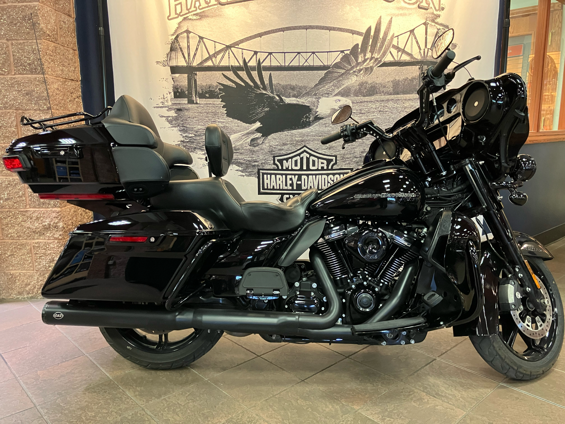 2022 Harley-Davidson Ultra Limited in Onalaska, Wisconsin - Photo 2