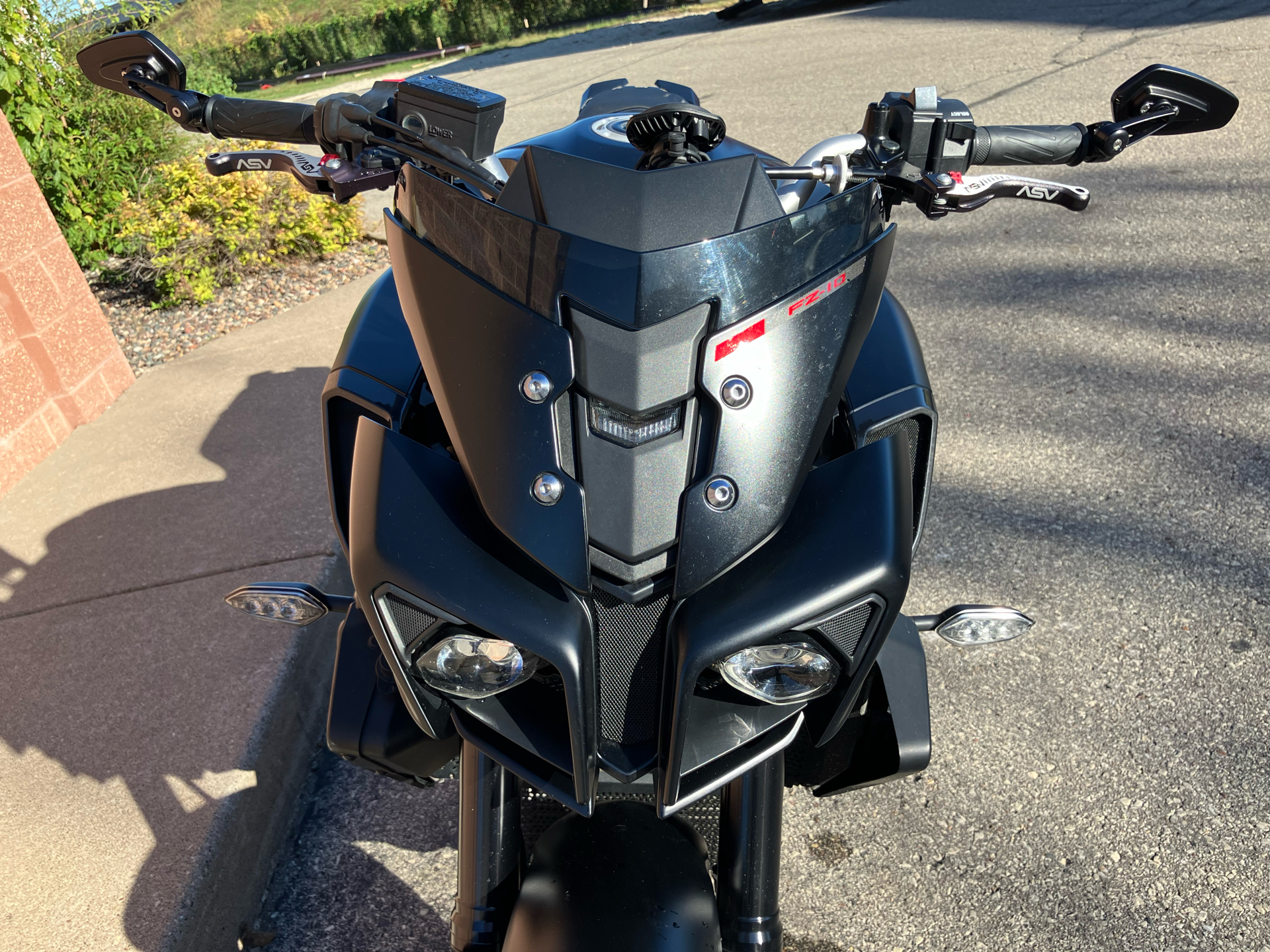 2017 Yamaha FZ-10 in Onalaska, Wisconsin - Photo 15