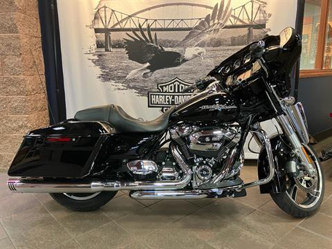 2017 Harley-Davidson Street Glide® Special in Onalaska, Wisconsin - Photo 2