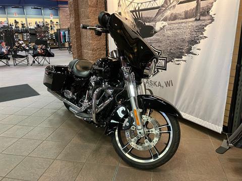 2017 Harley-Davidson Street Glide® Special in Onalaska, Wisconsin - Photo 3