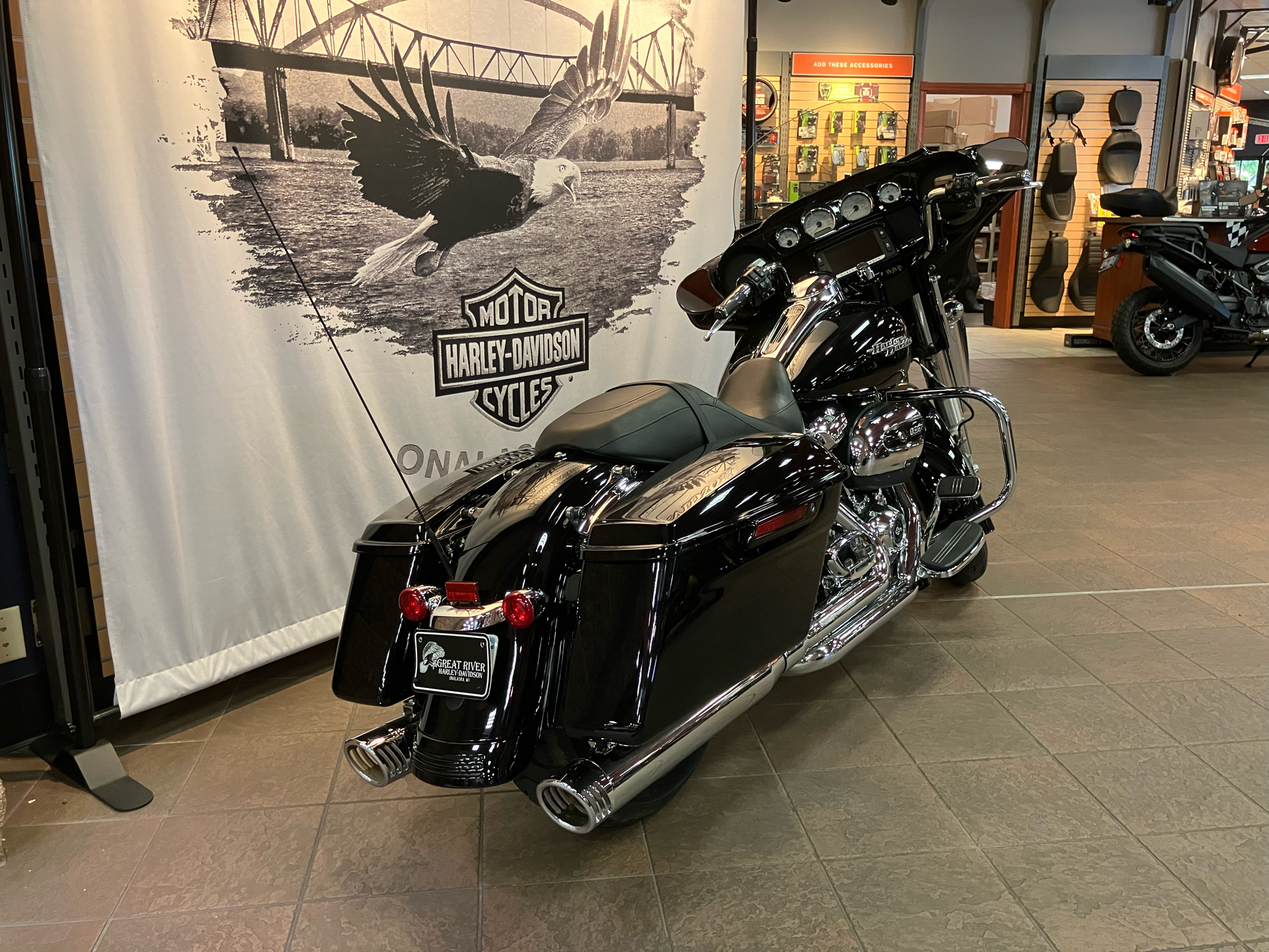 2017 Harley-Davidson Street Glide® Special in Onalaska, Wisconsin - Photo 5